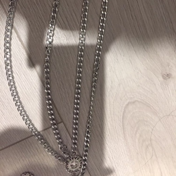 Silver chain belt with medallion - Picture 2 of 3